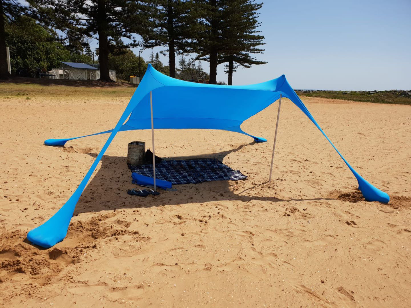 Beach tent / sun shade : light & easy setup, flexible shelter